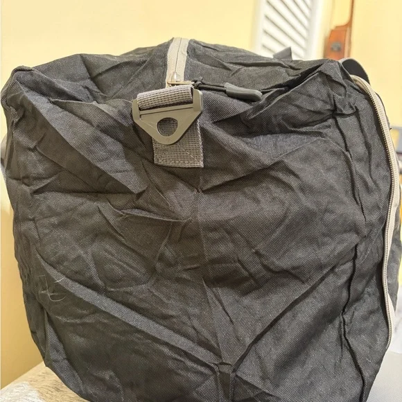 Black and Gray Men’s Duffle Bag 40L - Picture 6 of 8